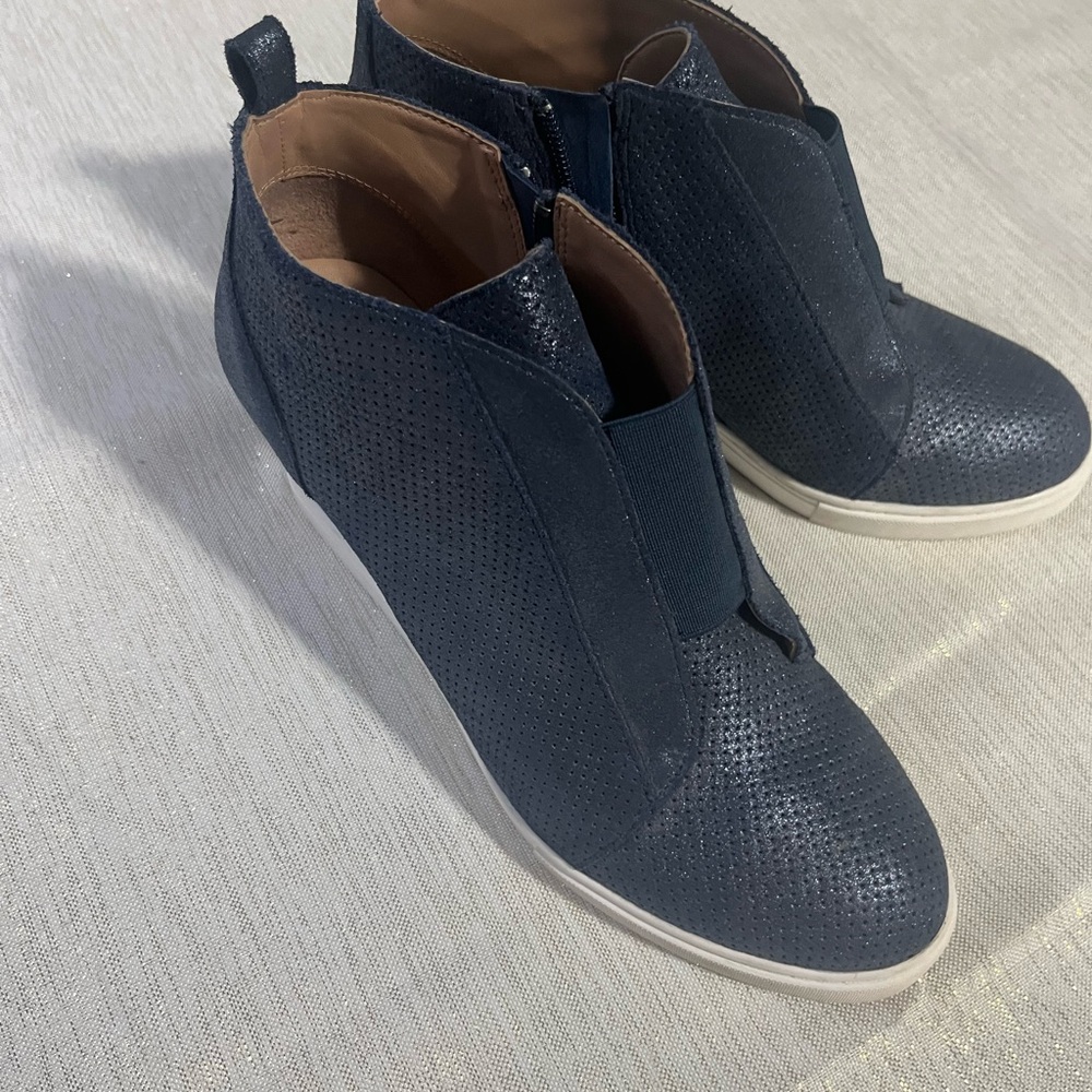 Paolo Blue Wedge Shoes with Textured Leather